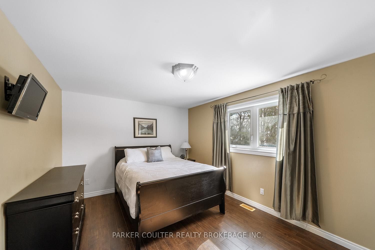 24 Parr Boulevard • Springwater, ON photo 22
