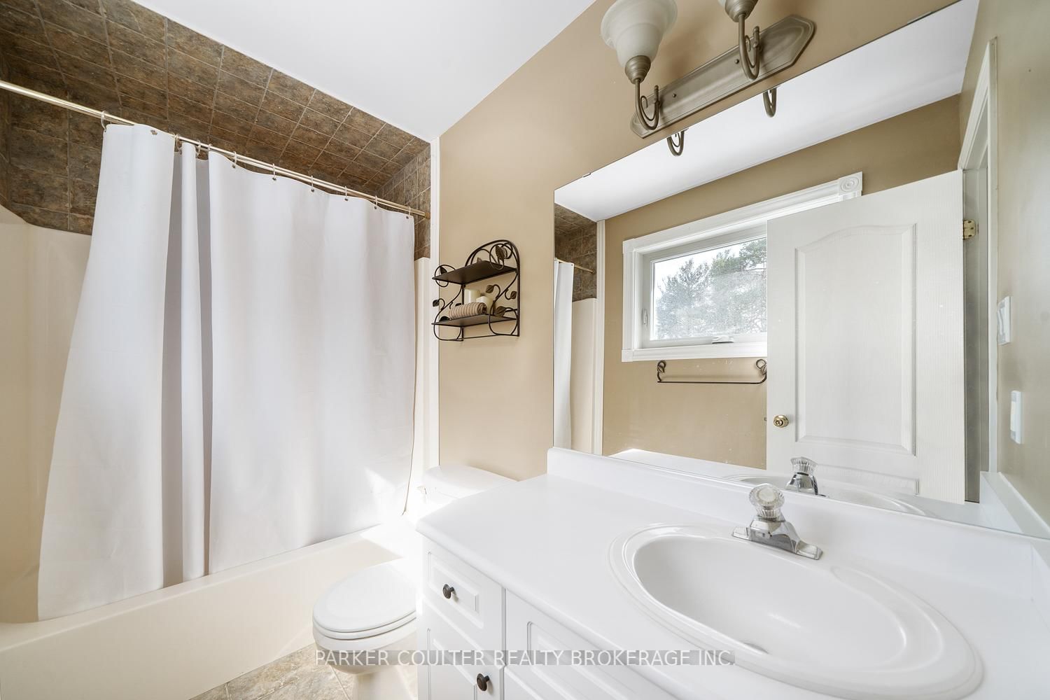 24 Parr Boulevard • Springwater, ON photo 23