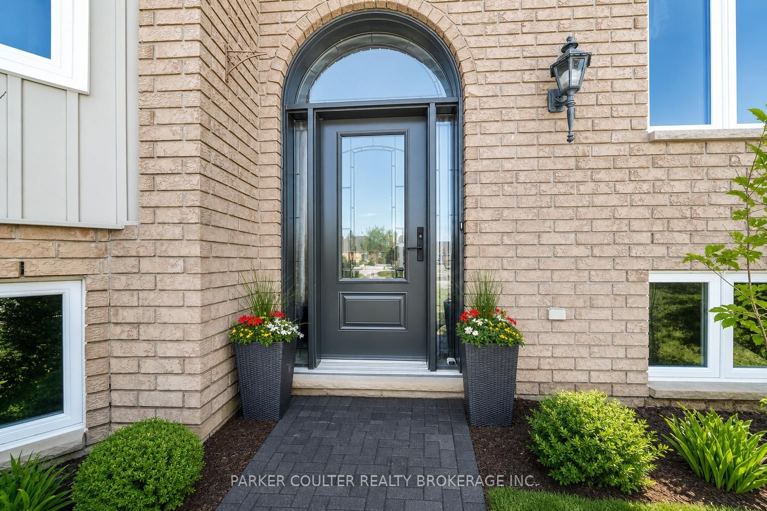 24 Parr Boulevard • Springwater, ON photo 3