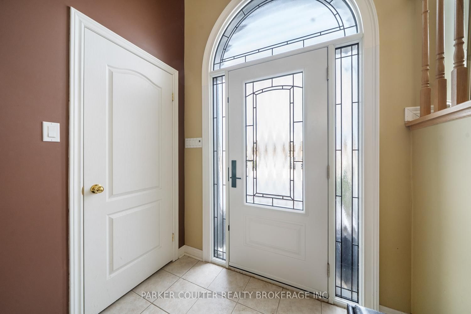 24 Parr Boulevard • Springwater, ON photo 4