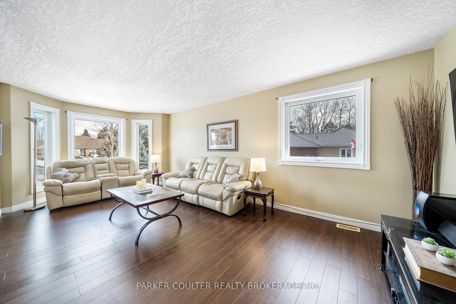 24 Parr Boulevard • Springwater, ON photo 5