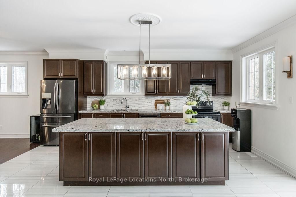 54 ROYAL BEECH Drive • Wasaga Beach, ON photo 17