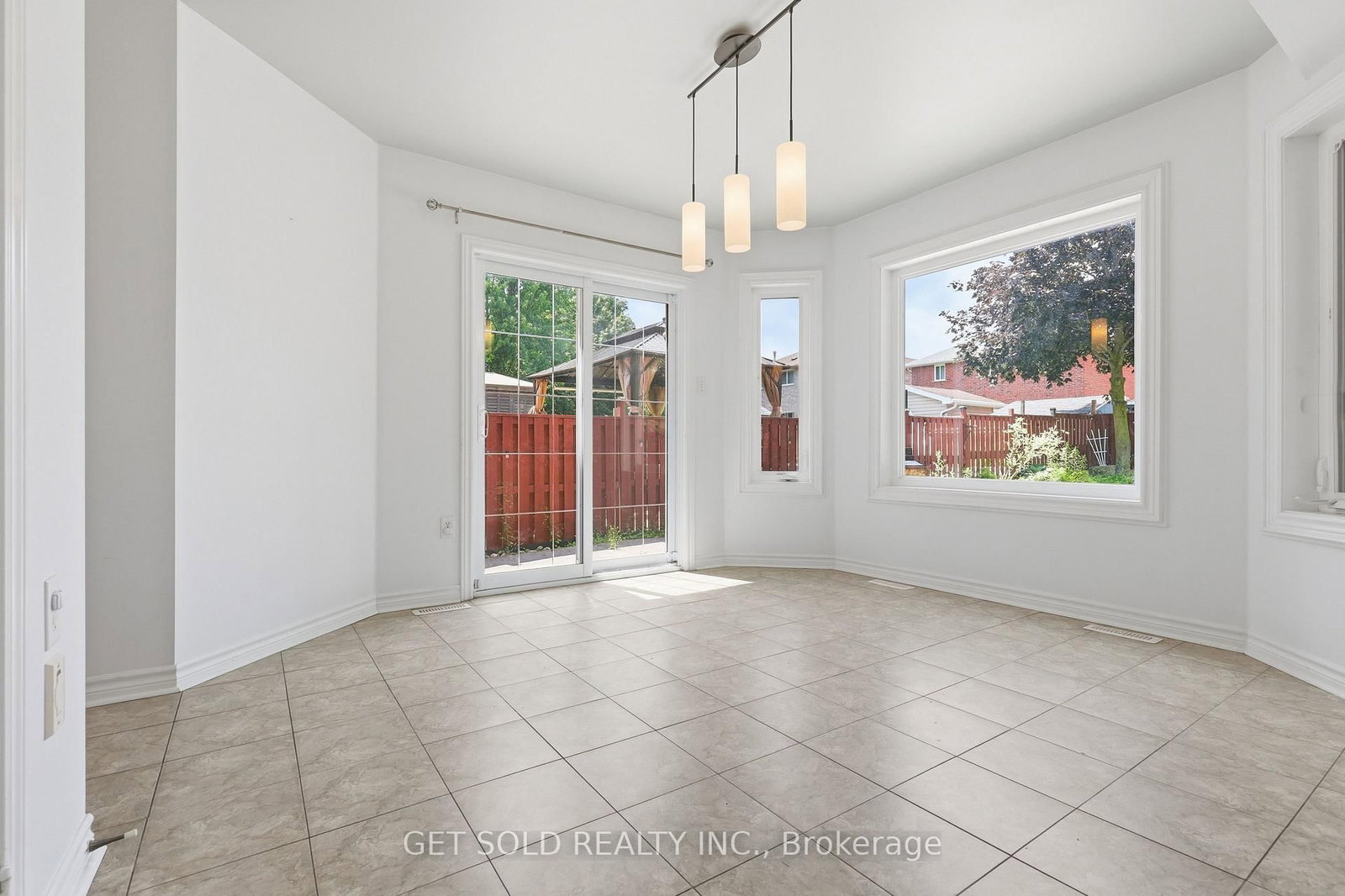 28 Hawkins Drive • Barrie, ON photo 11