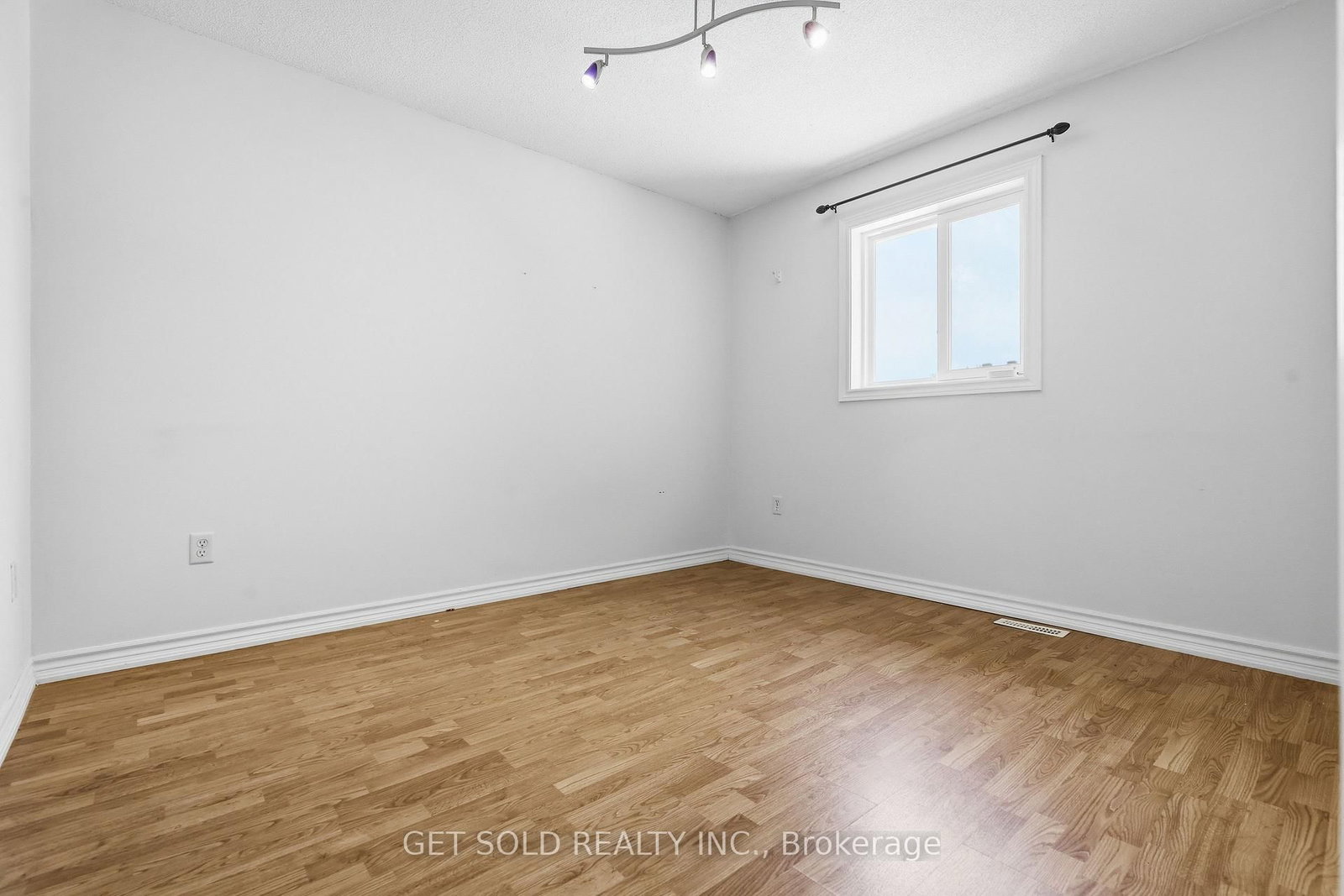 28 Hawkins Drive • Barrie, ON photo 19