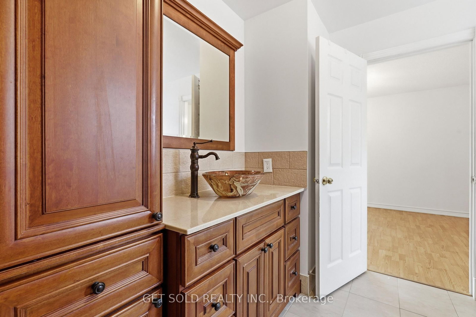 28 Hawkins Drive • Barrie, ON photo 5
