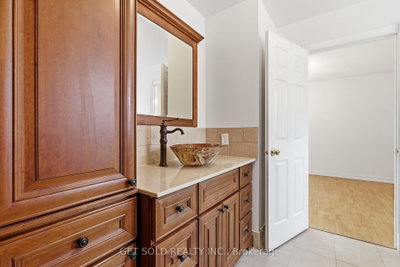 28 Hawkins Drive • Barrie, ON photo 5