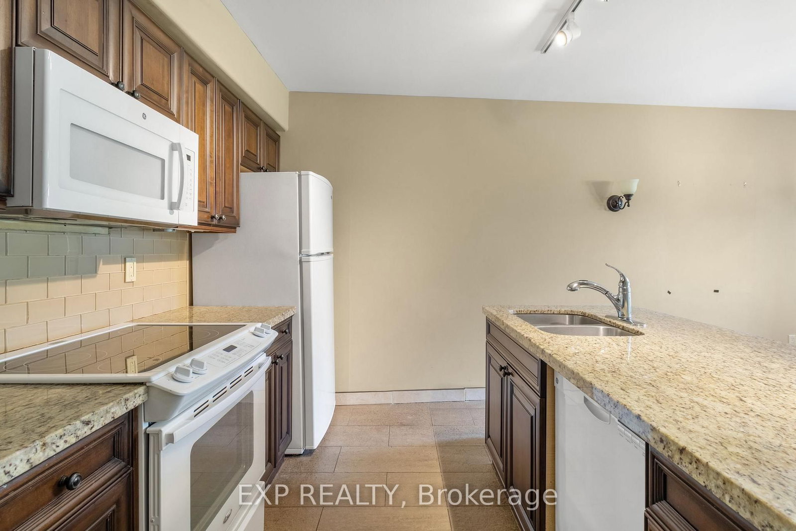 90 Highland Drive • #2010/2011 • Oro-Medonte, ON photo 5