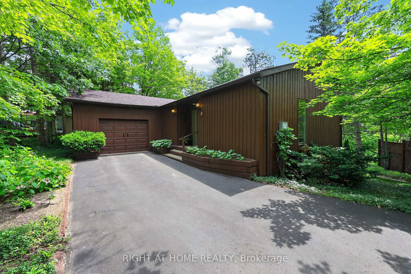 5 Pine Point • Oro-Medonte, ON photo 1