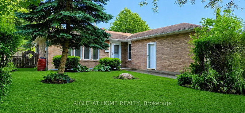 941 Victoria St photo 5