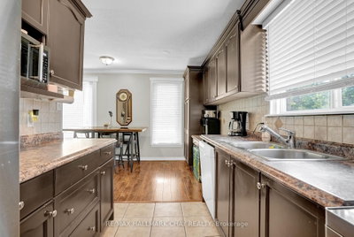 16 Austen Lane • Barrie, ON photo 2