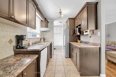 16 Austen Lane • Barrie, ON photo 3