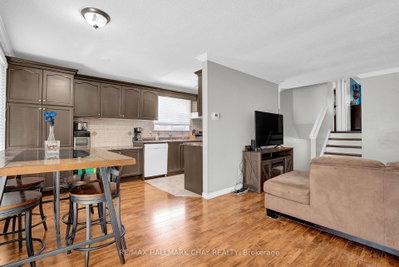 16 Austen Lane • Barrie, ON photo 6