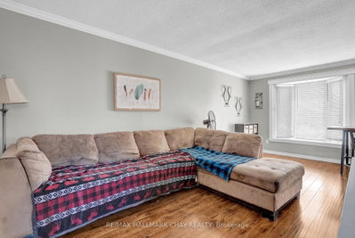 16 Austen Lane • Barrie, ON photo 9