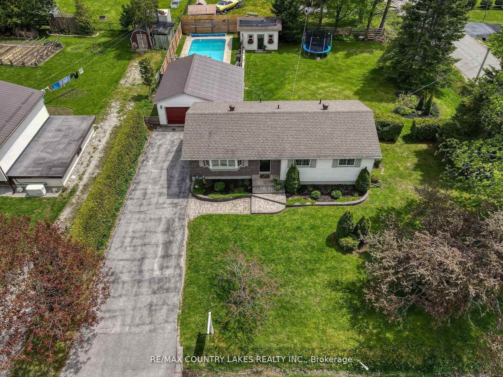 1 Price Drive • Oro-Medonte, ON photo 2
