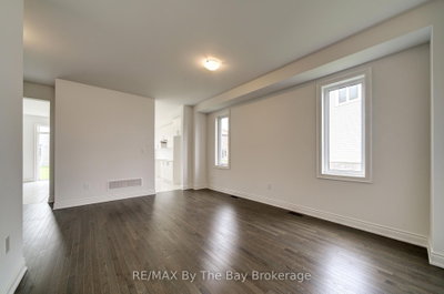 19 Amber Drive • Wasaga Beach, ON photo 3