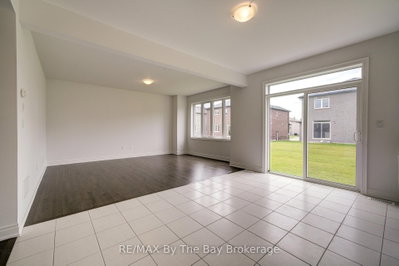 19 Amber Drive • Wasaga Beach, ON photo 8