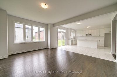 19 Amber Drive • Wasaga Beach, ON photo 9