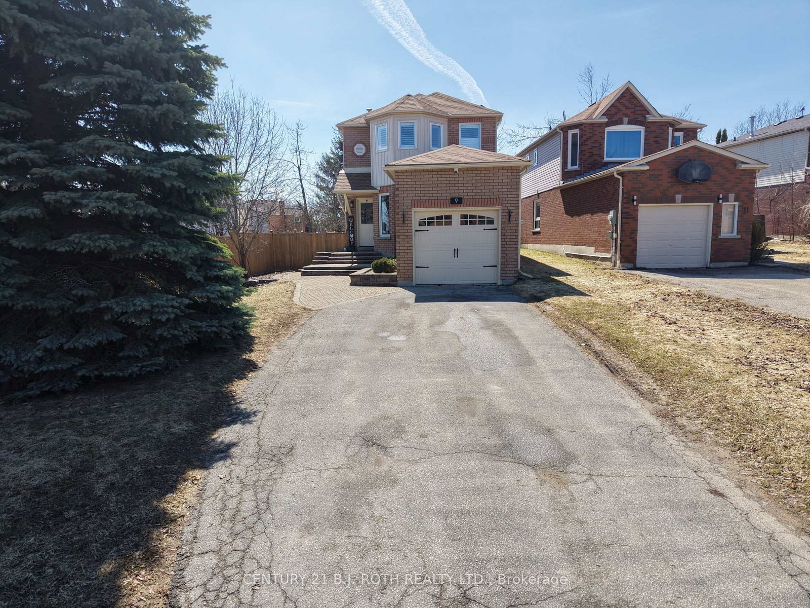 9 Laidlaw Drive N • Barrie, ON photo 2