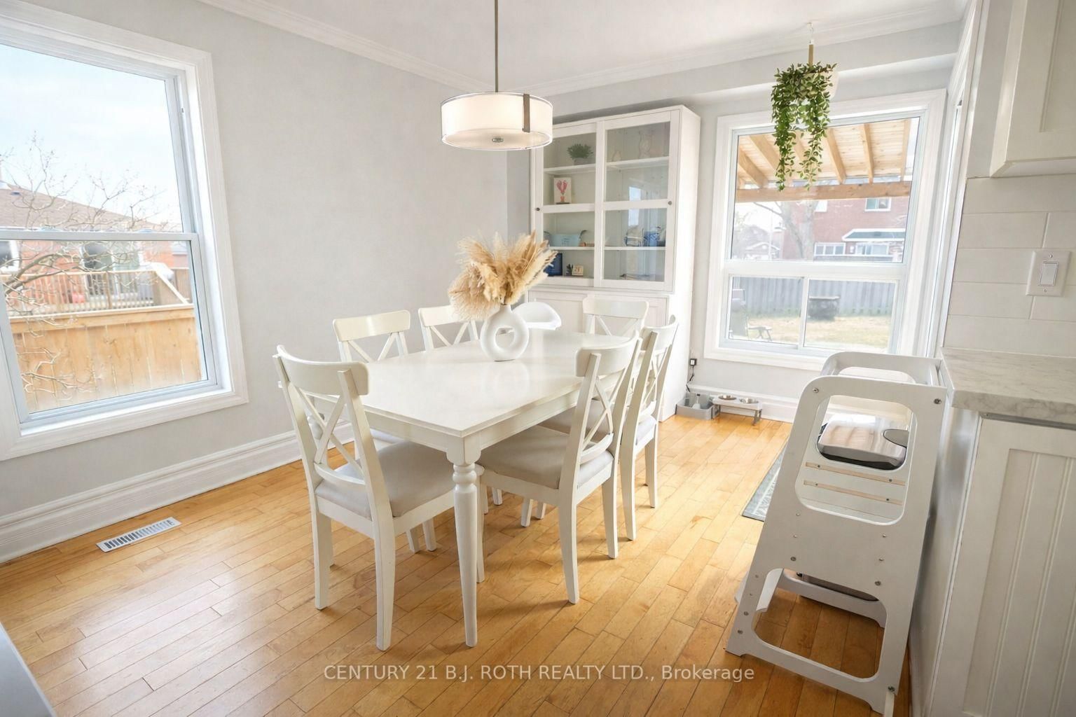 9 Laidlaw Drive N • Barrie, ON photo 5