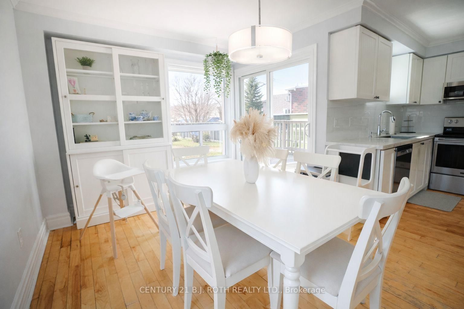 9 Laidlaw Drive N • Barrie, ON photo 6