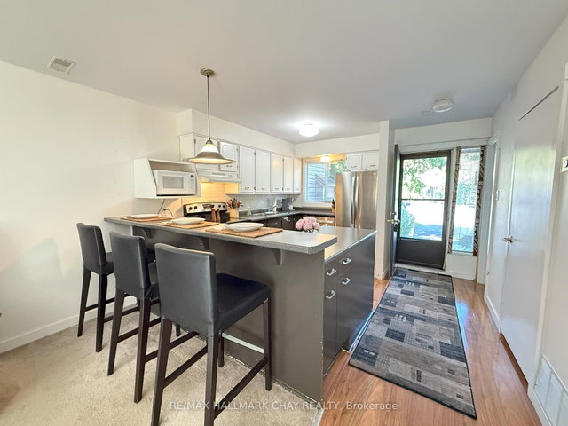 18 - 128 Escarpment Crescent