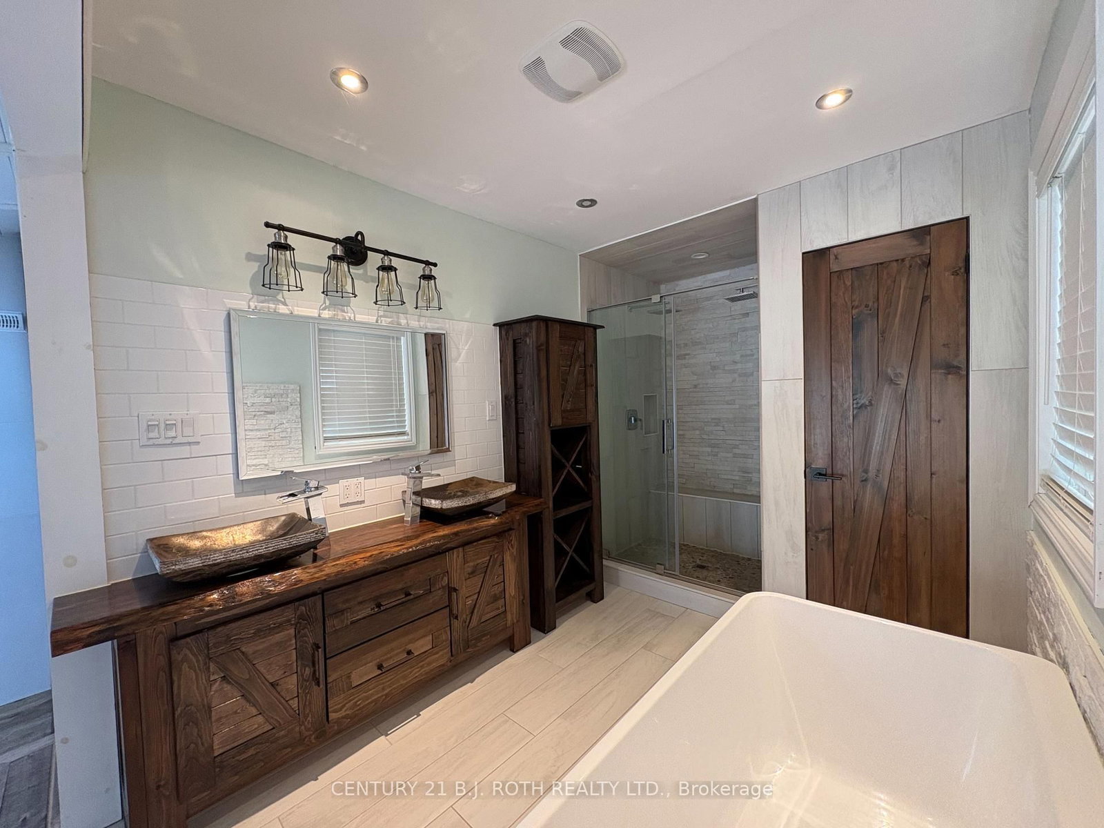 288 E RIVER Road • Wasaga Beach, ON photo 16