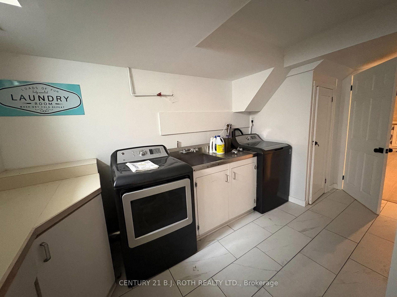 288 E RIVER Road • Wasaga Beach, ON photo 20