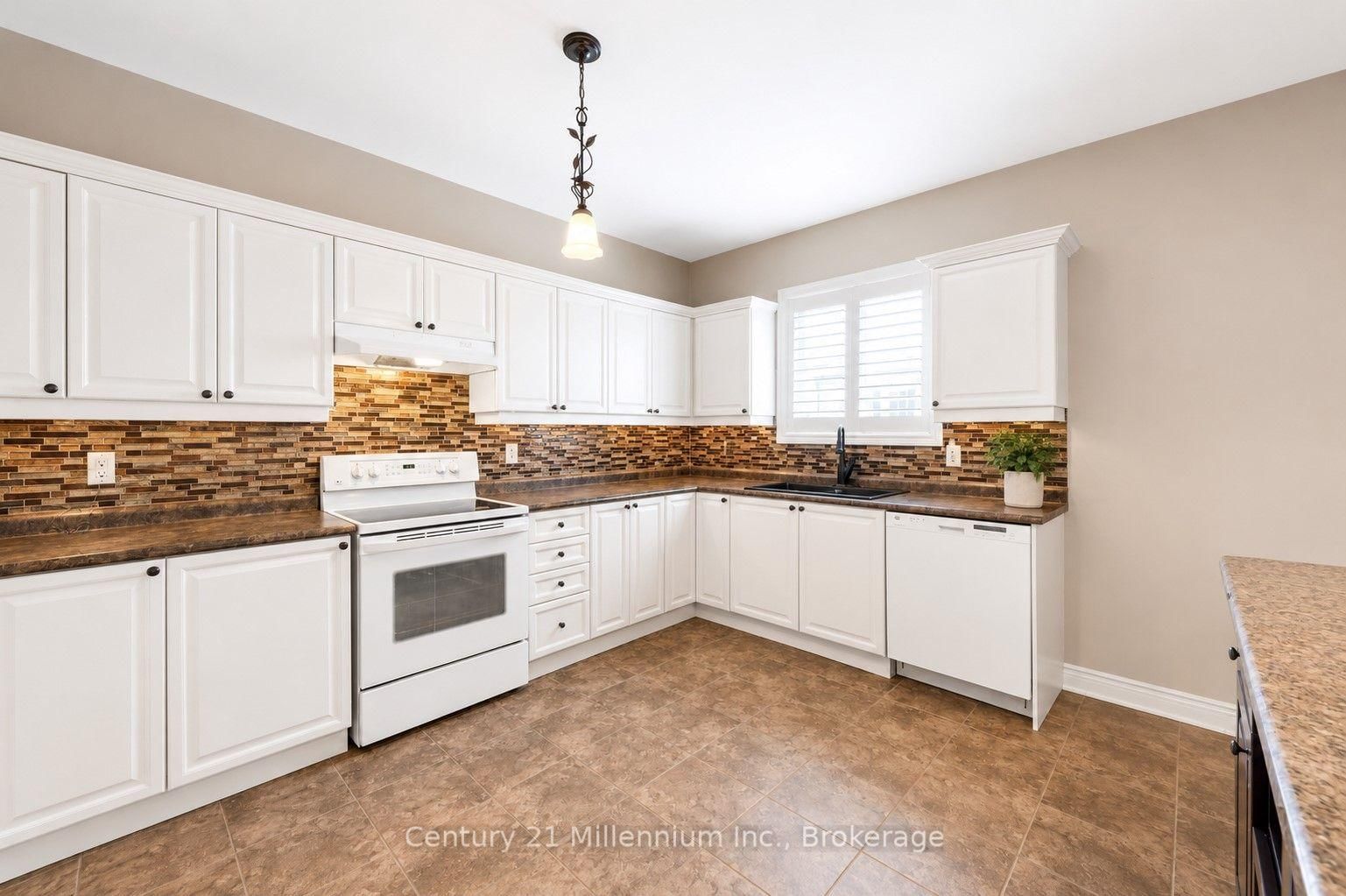 9 Hill Street • Collingwood, ON photo 6