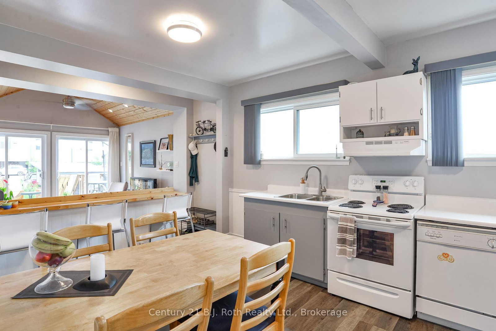 100 Laclie Street • Orillia, ON photo 10