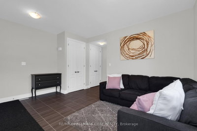 69 Prince George Crescent • Barrie, ON photo 4