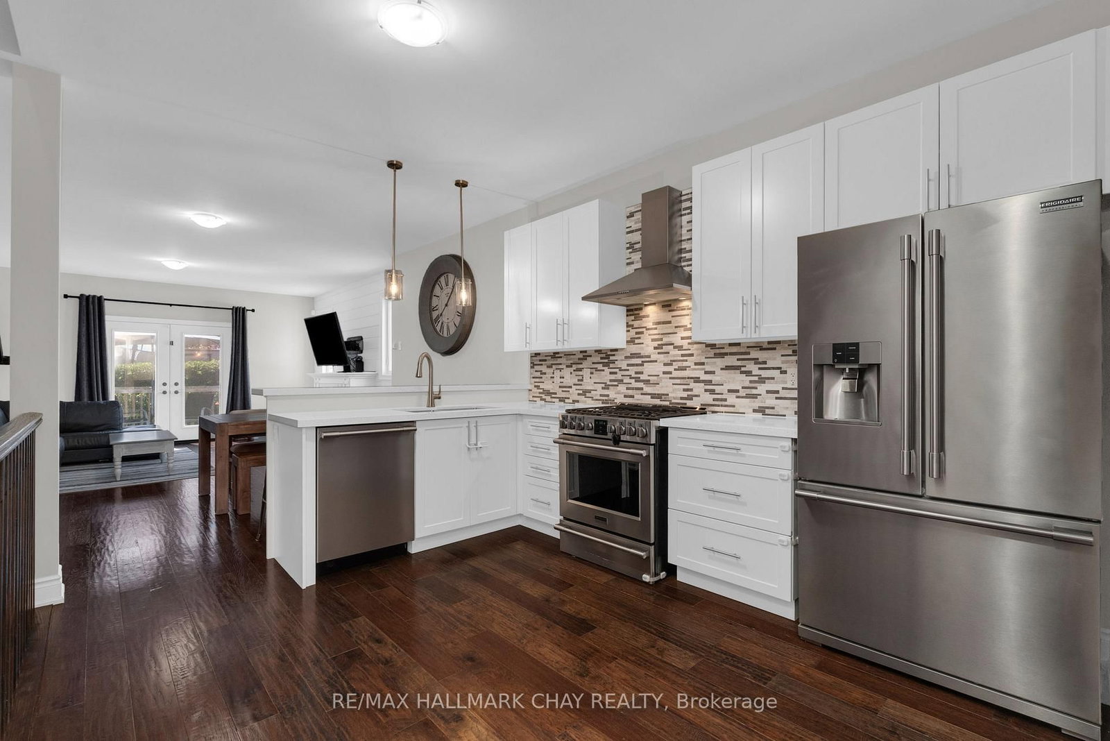 69 Prince George Crescent • Barrie, ON photo 5