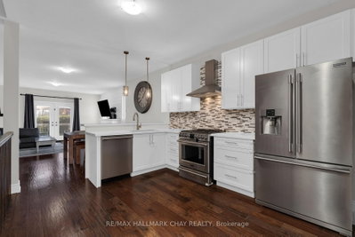69 Prince George Crescent • Barrie, ON photo 5