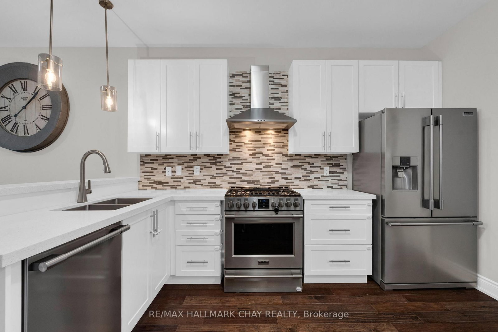 69 Prince George Crescent • Barrie, ON photo 6