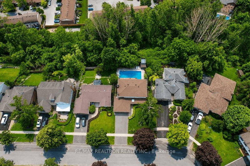 18 Debra Crescent