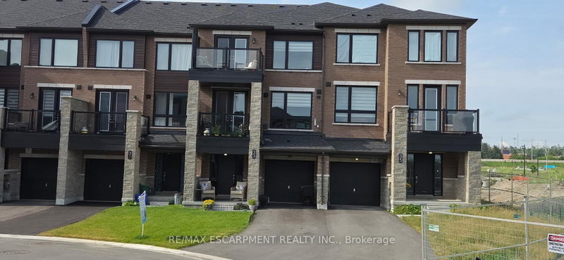 33 Red Maple Lane