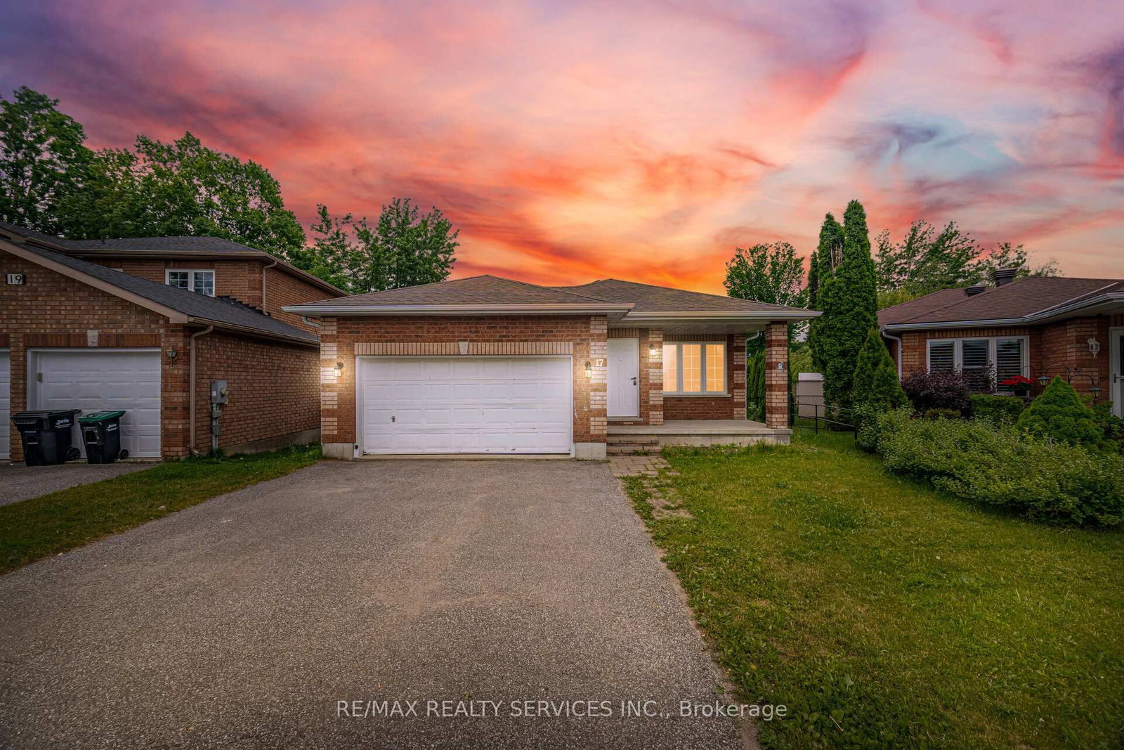 Detached House for sale at 17 Sydenham Wells, Barrie, Ontario, L4M 6R3 - Georgian Drive - MLS: S13536928