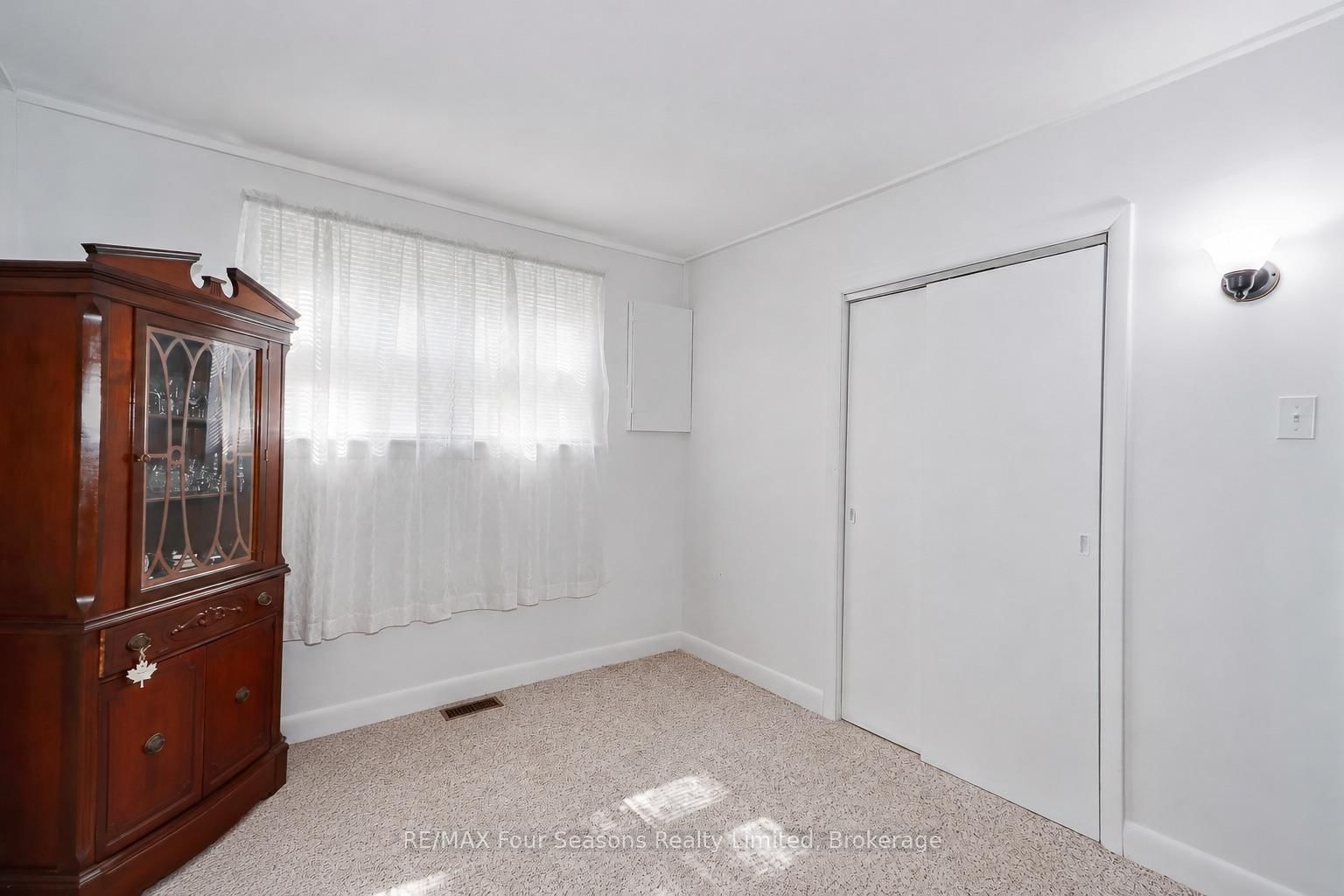 201 Sunnidale Street • Clearview, ON photo 18