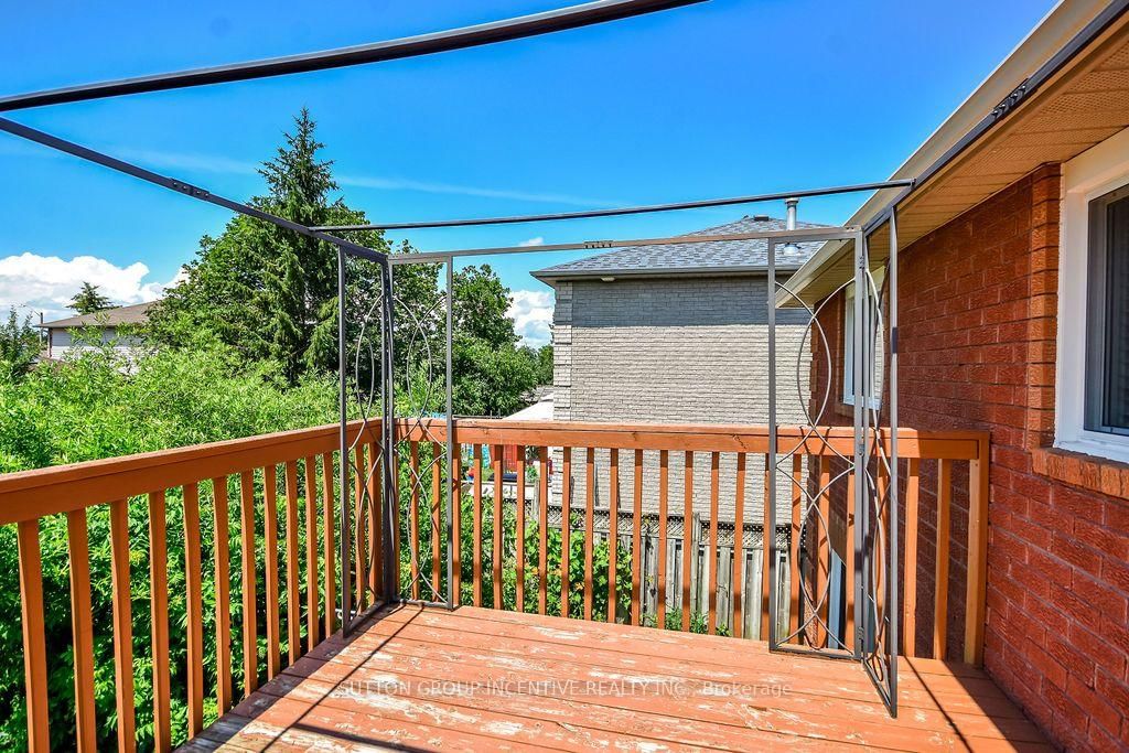 10 Palling Lane • Barrie, ON photo 11
