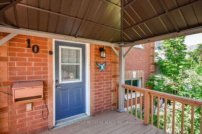 10 Palling Lane • Barrie, ON photo 5