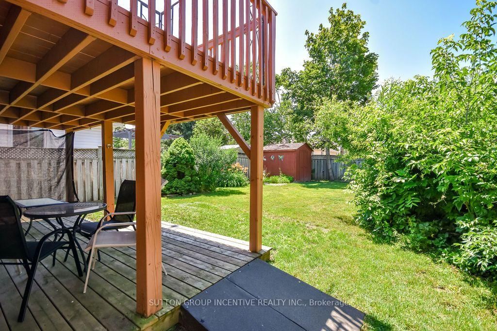 10 Palling Lane • Barrie, ON photo 6