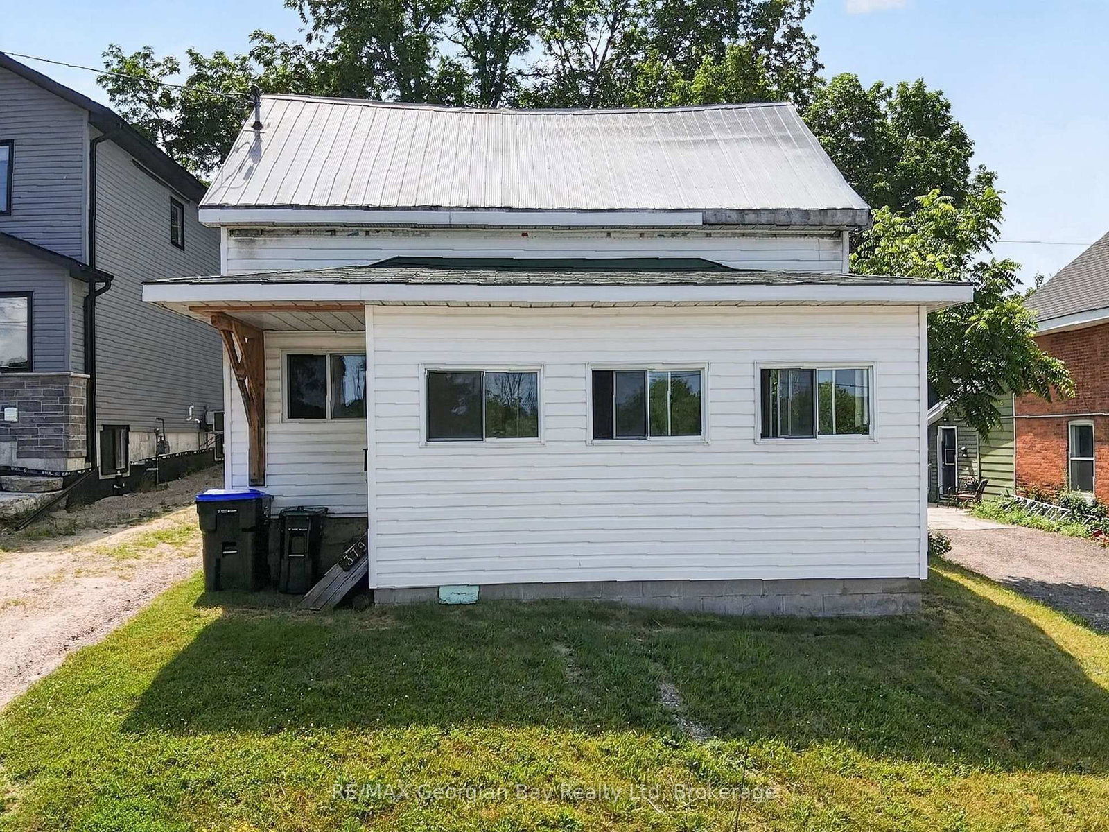 379 Gloucester Street • Midland, ON photo 1