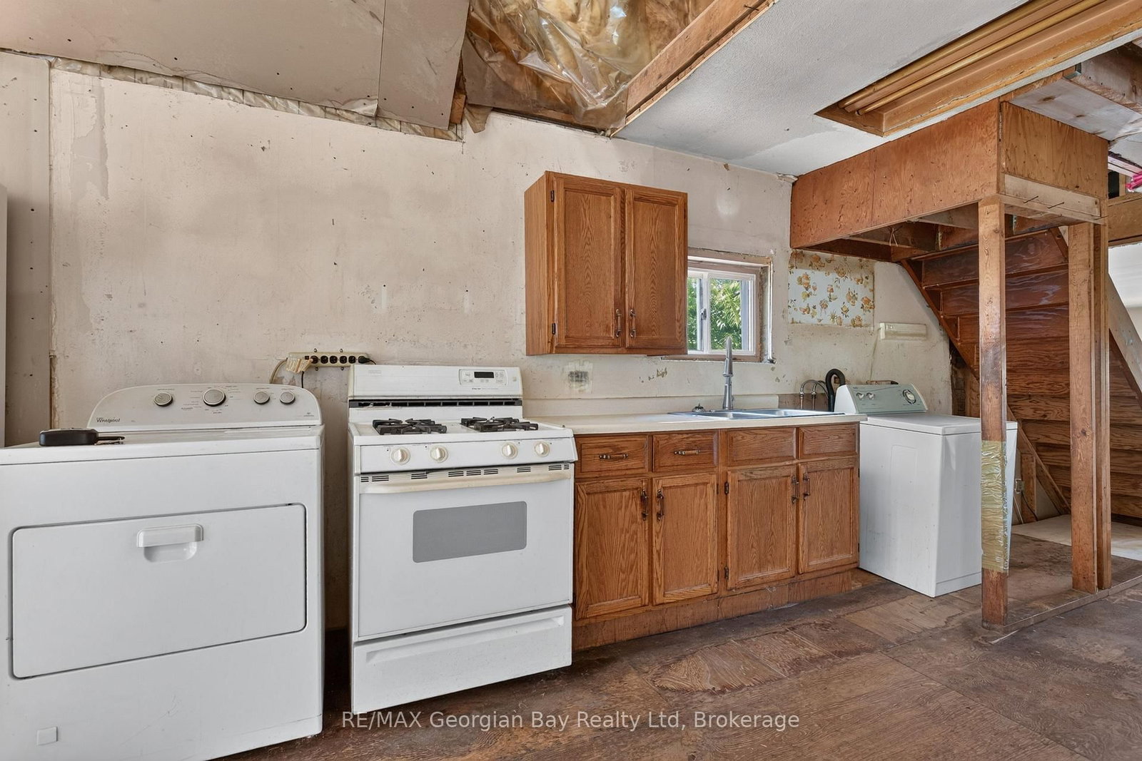 379 Gloucester Street • Midland, ON photo 5
