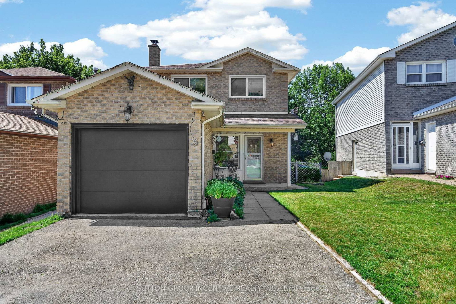 26 Fox Run • Barrie, ON photo 1
