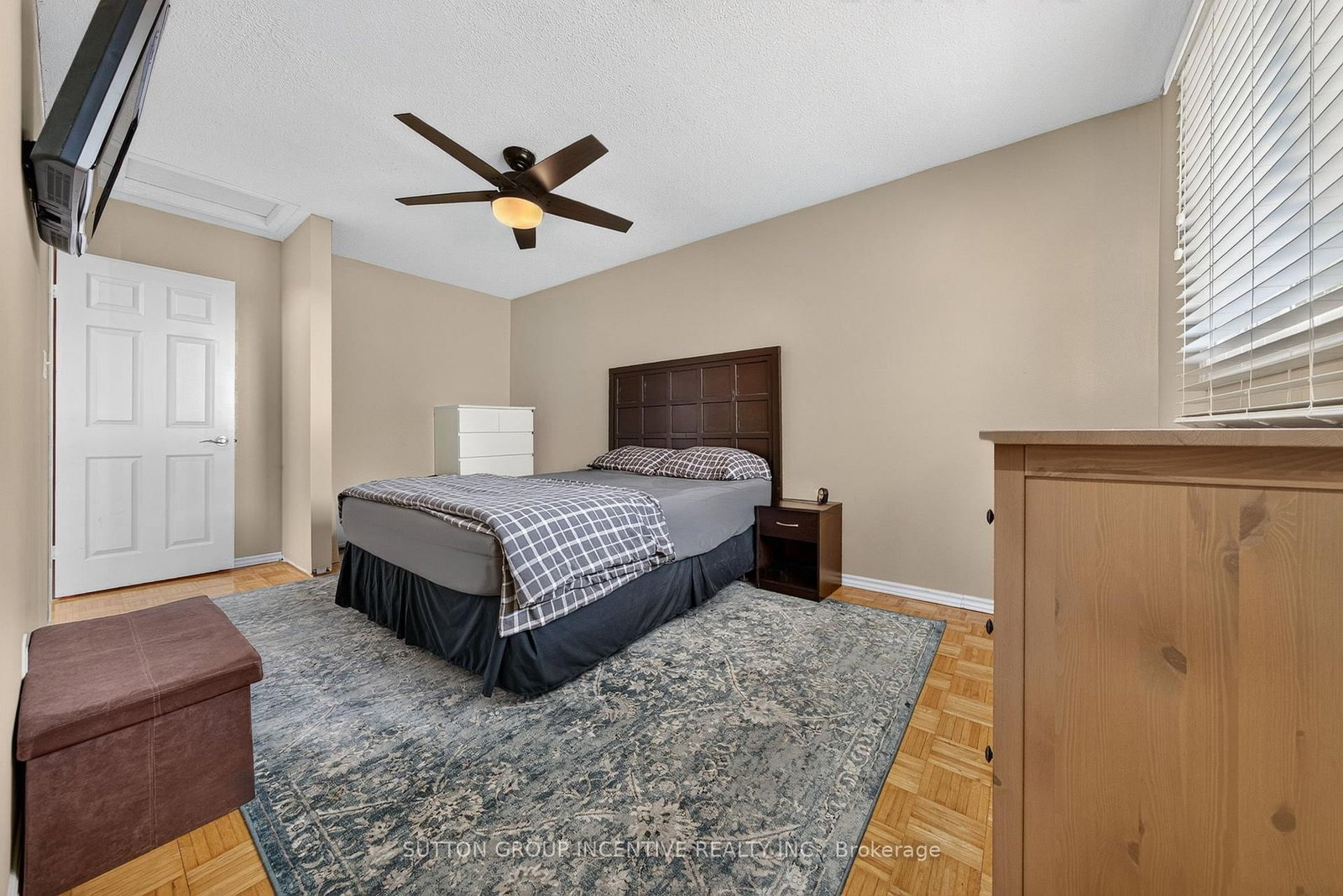 26 Fox Run • Barrie, ON photo 14