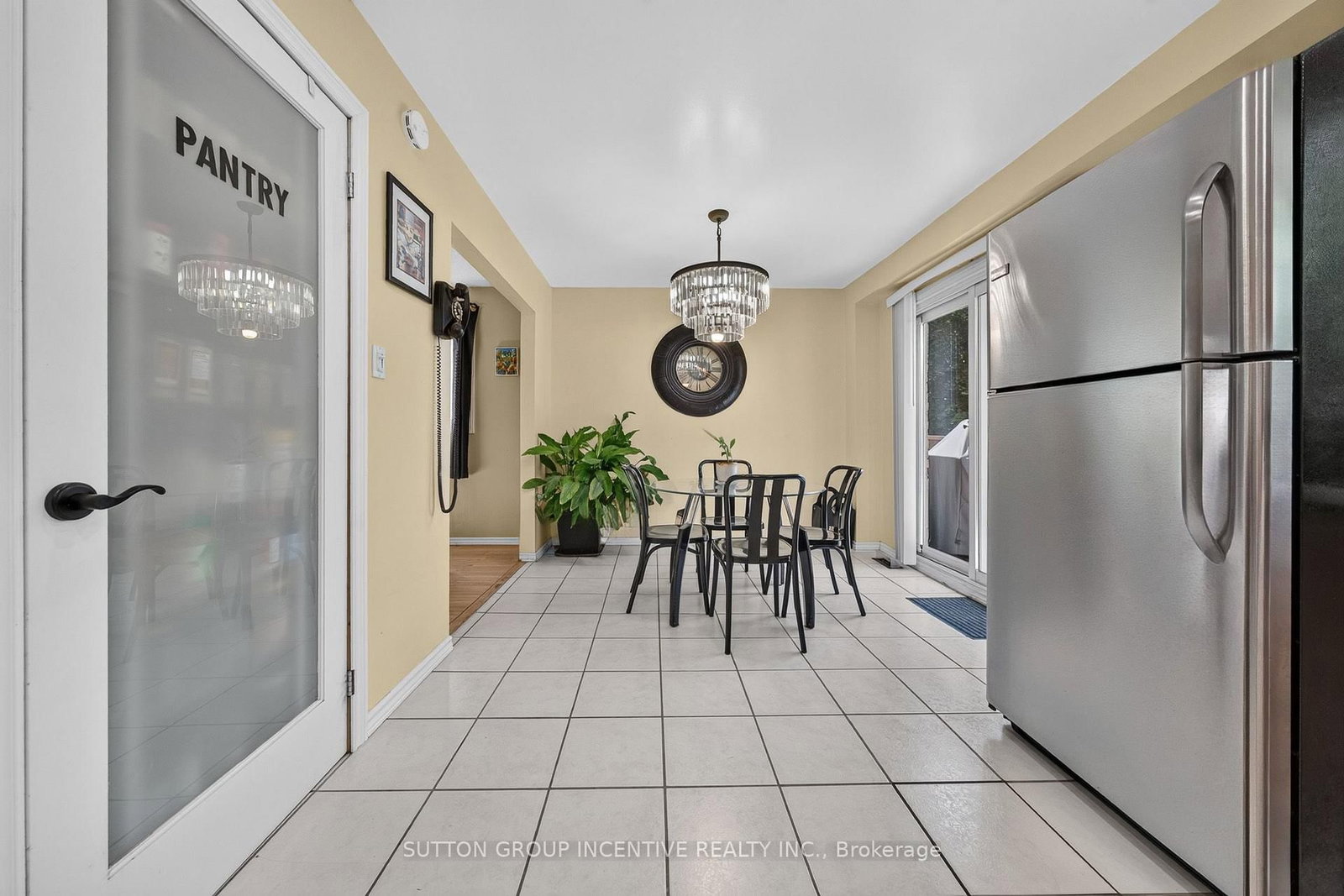 26 Fox Run • Barrie, ON photo 9