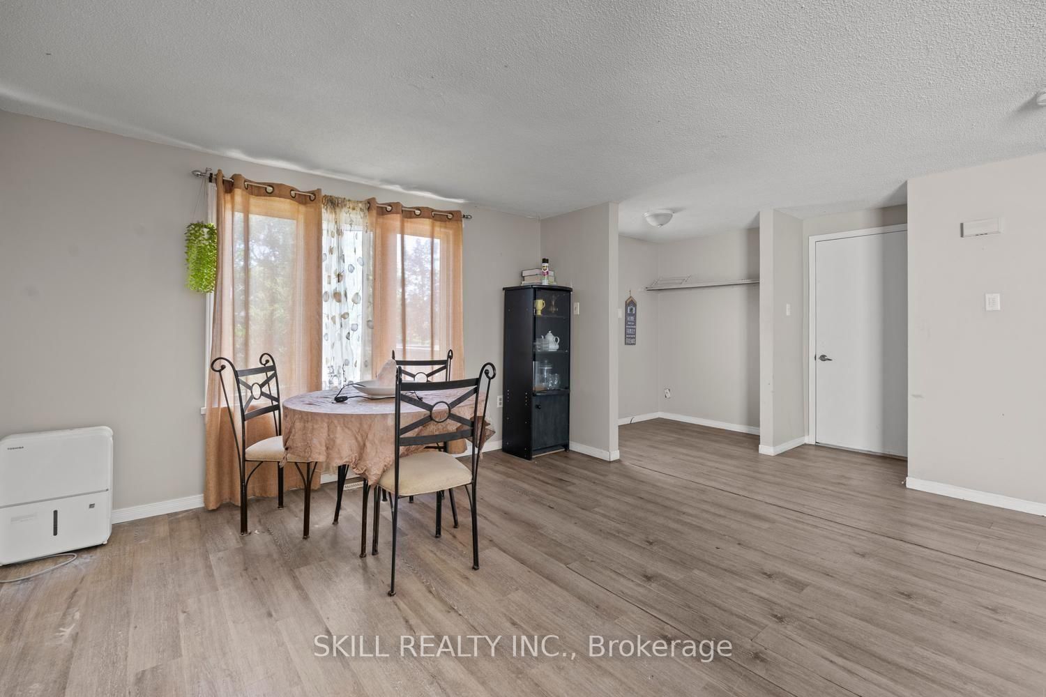 141 Hickling Trail • Barrie, ON photo 13
