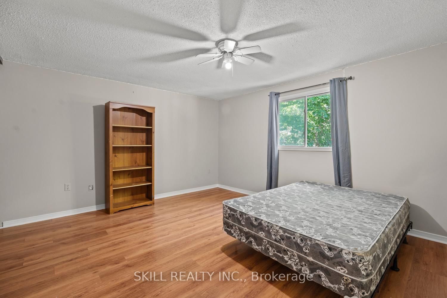 141 Hickling Trail • Barrie, ON photo 16