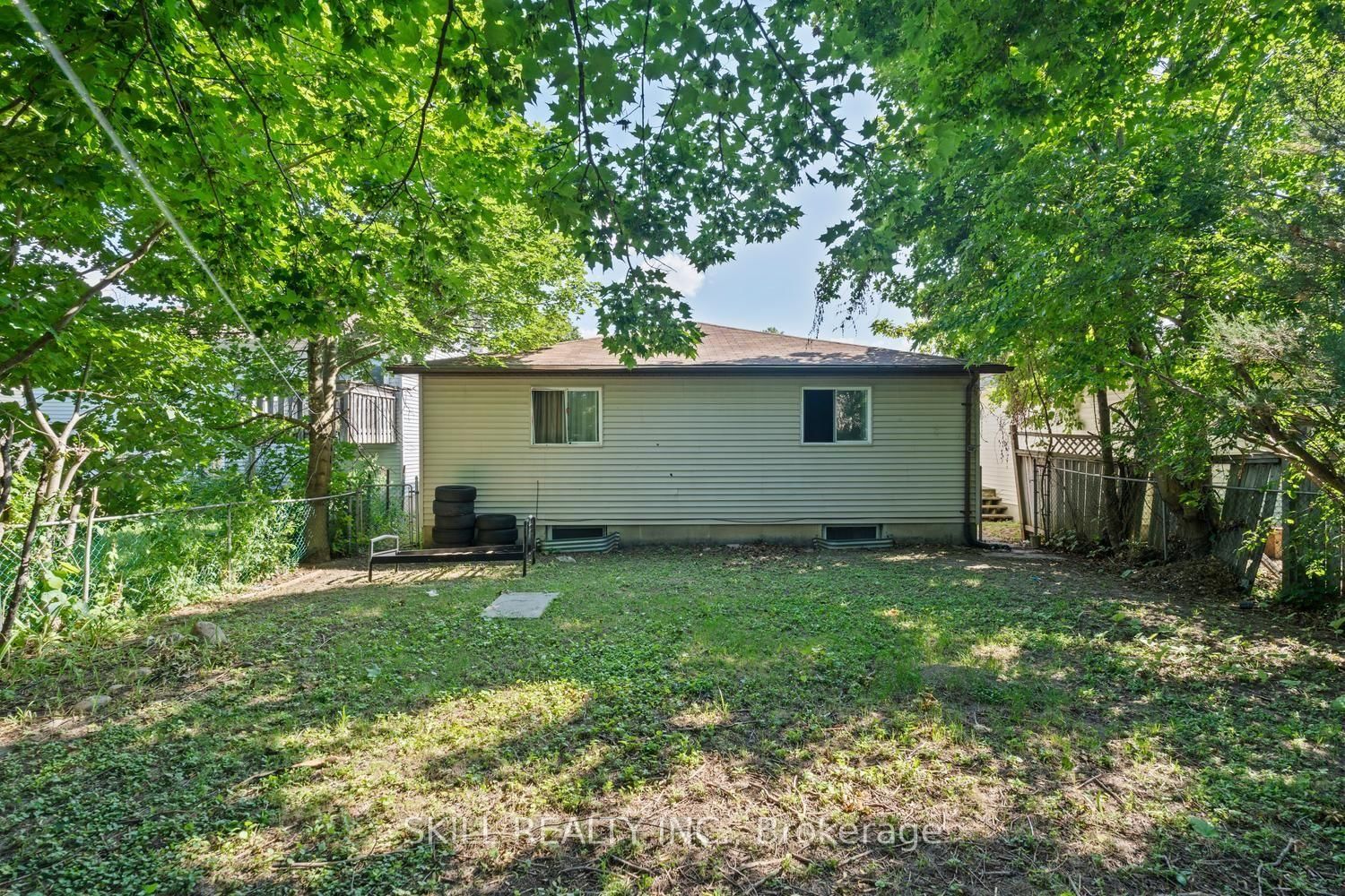 141 Hickling Trail • Barrie, ON photo 29