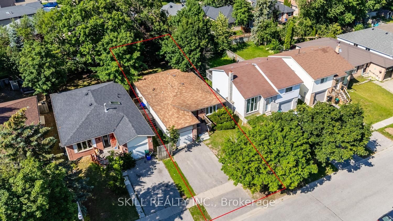 141 Hickling Trail • Barrie, ON photo 31