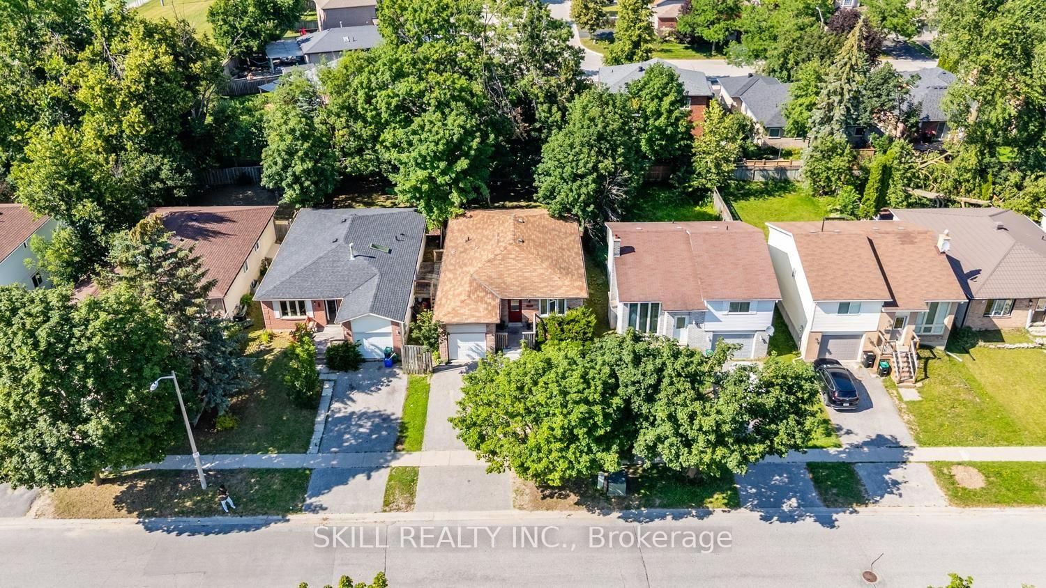 141 Hickling Trail • Barrie, ON photo 34